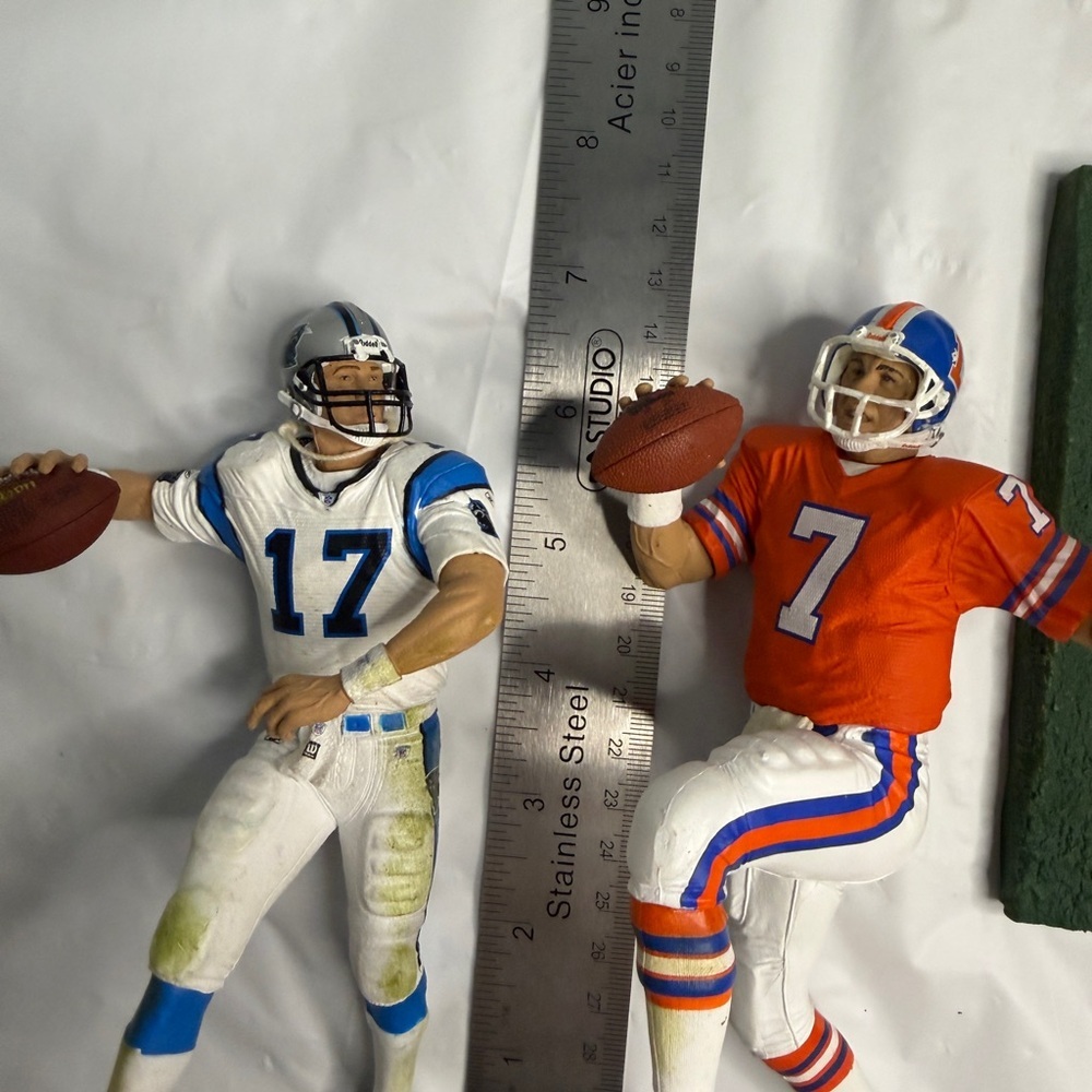 American Football Figurine — Elway and Delhomme (6–9 in) used, Action Figures - Picture 10 of 10